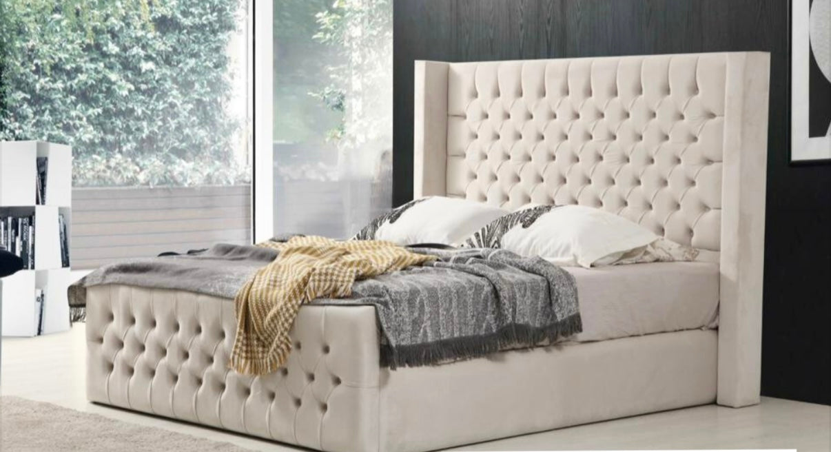 Cadre de lit clouté